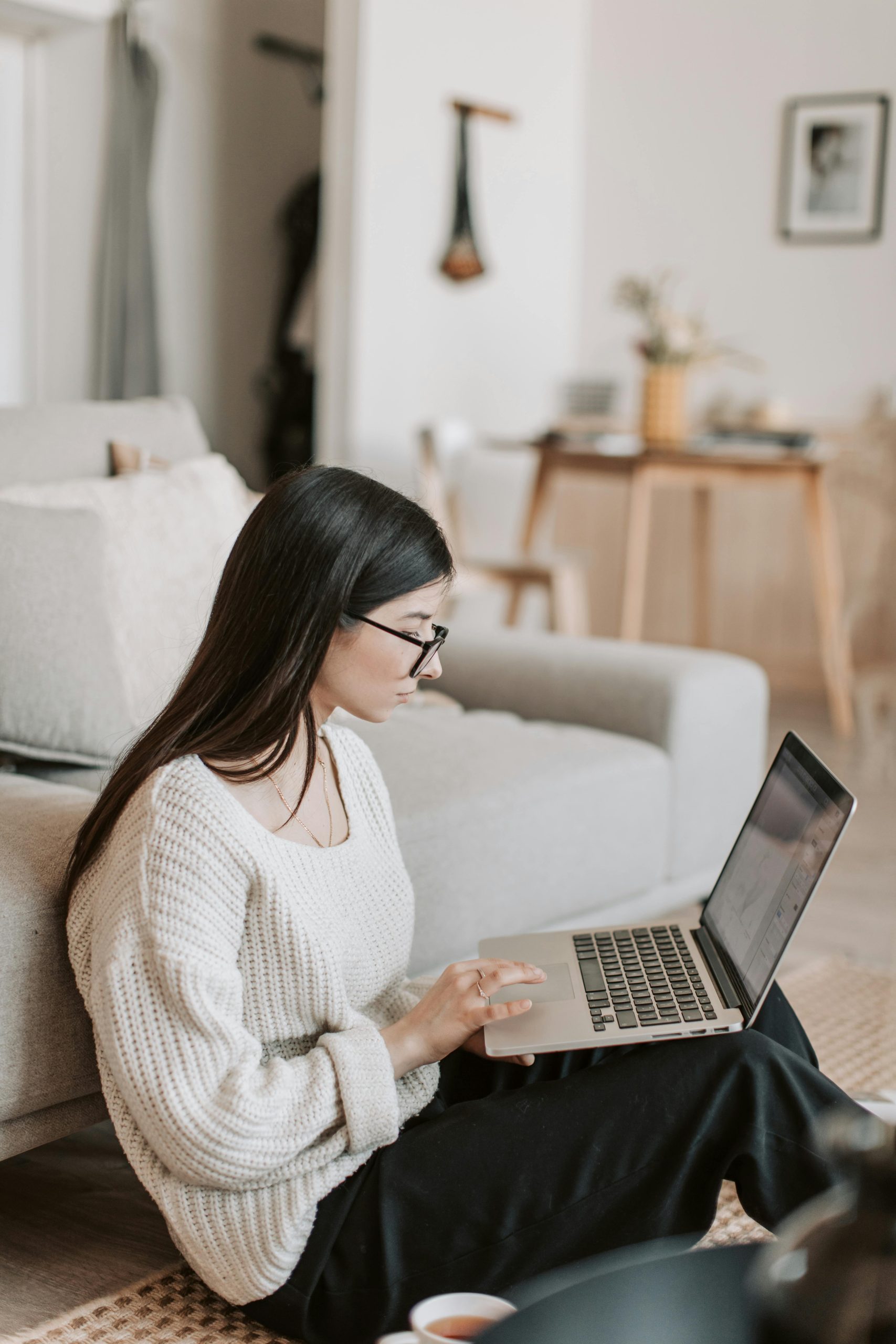lady on laptop